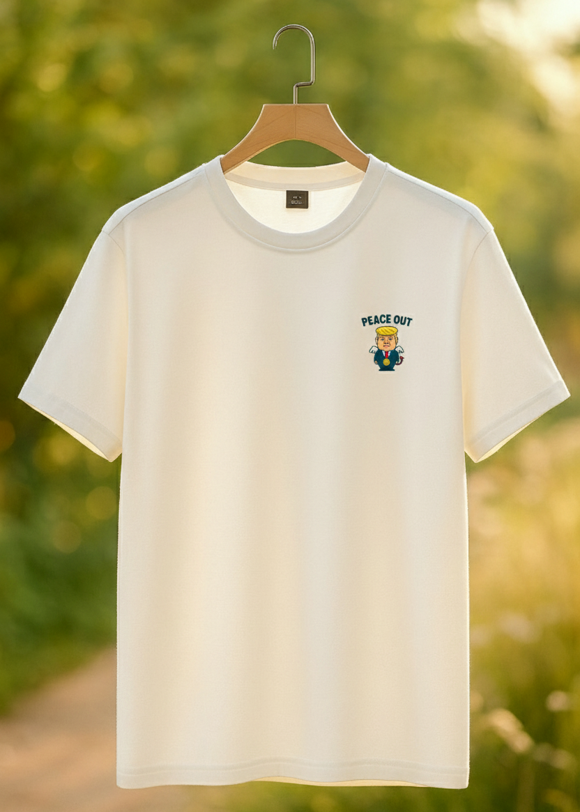 Version minimaliste : Version simplifiée du même personnage cartoon sous l’inscription “PEACE OUT”.